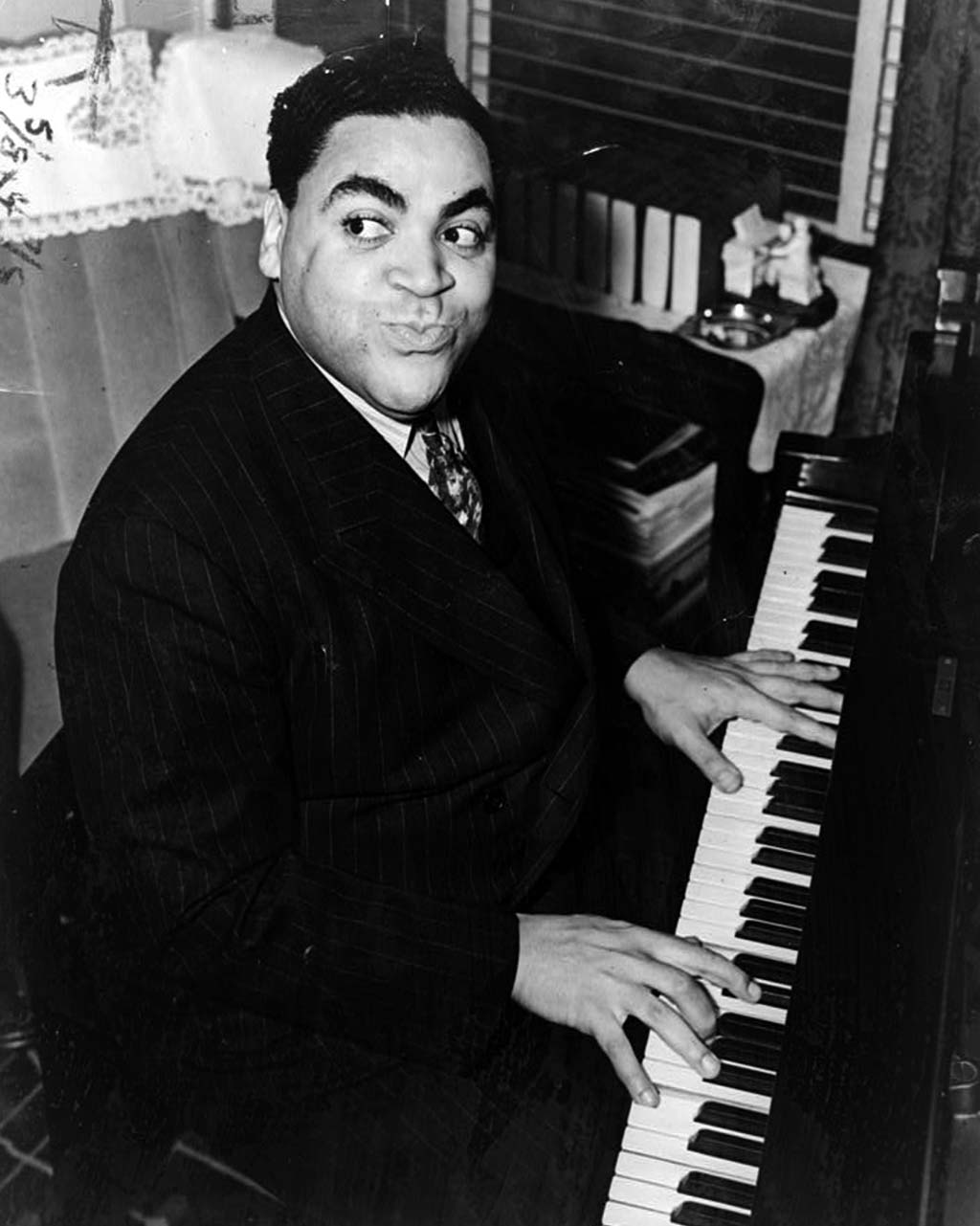 Fats_Waller_playing_piano_1938 Fats Waller
