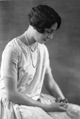 Vivian Gordon Harsh|