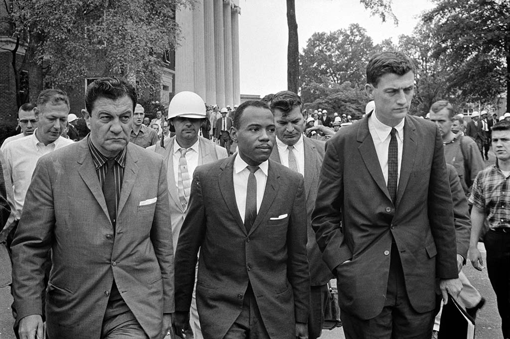 ||James Meredith|Luke Moore with Bobby Kennedy 1962 (public domain)