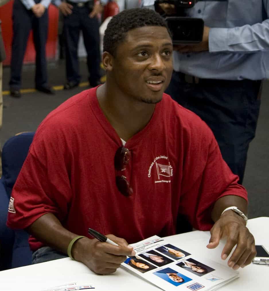 Warrick Dunn||Warrick Dunn Thanked by Mother Who Receives Home (NBC Sports)||